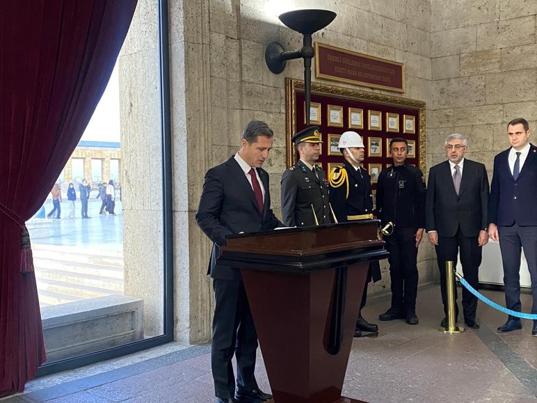 CHP 39. Olağan Kurultay öncesi Anıtkabir'i ziyaret etti