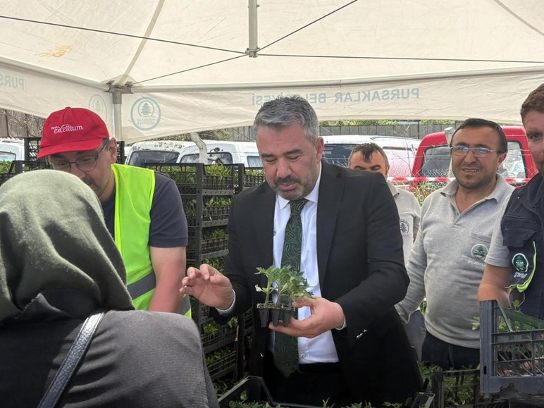 Pursaklar'da 5'nci geleneksel ata tohum sebze fidesi dağıtım etkinliği düzenlendi!