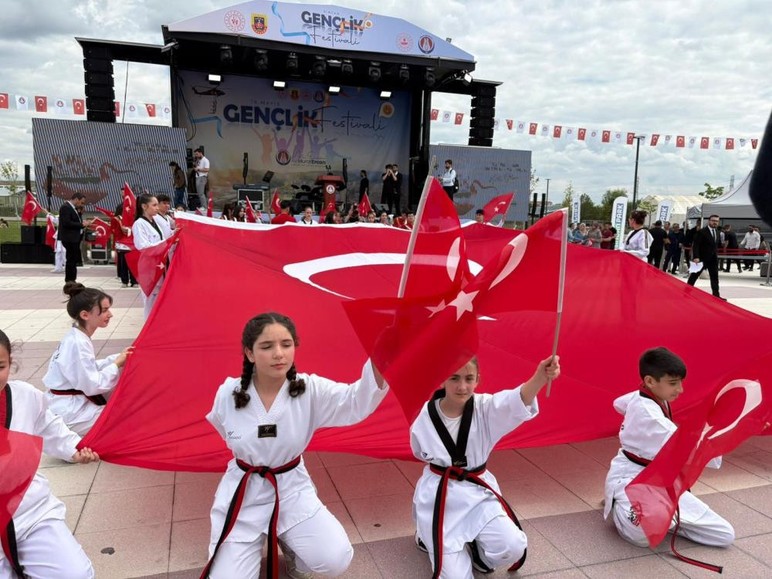 Sincan Belediyesinin 19 Mayıs Festivali'ne yoğun ilgi!