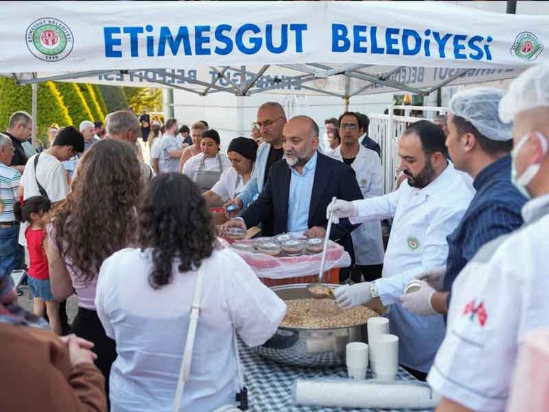 Etimesgut Belediyesi'nin aşure etkinliğinde Mustafa Özarslan türküleriyle yüreklere dokundu - Resim : 5