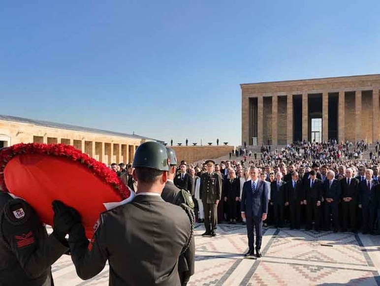 Etimesgut Belediye Başkanı Beşikcioğlu, Anıtkabir'deki programa katıldı