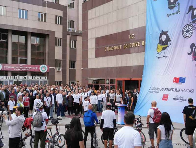 Etimesgut Belediye Başkanı Beşikcioğlu, vatandaşlarla birlikte bisiklet sürdü - Resim : 4