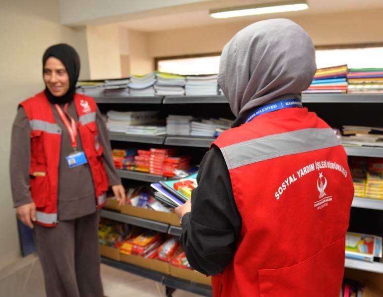 Kahramankazan Belediyesi'nden ihtiyaç sahibi öğrencilere kırtasiye yardımı