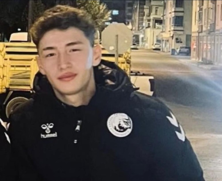 Çubuk'taki kazada hayatını kaybeden genç futbolcu toprağa verildi