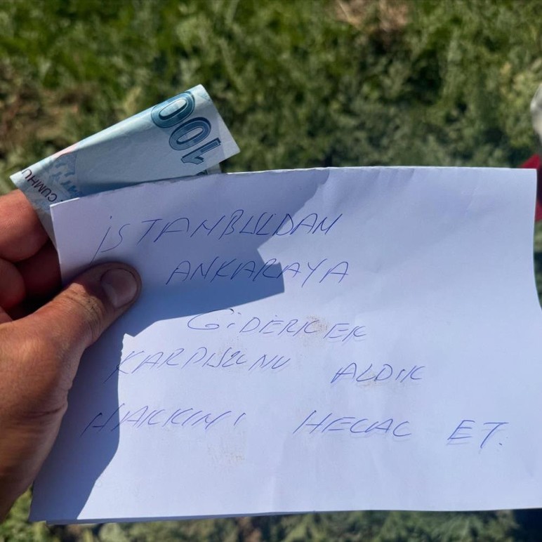 Ankara'ya giderken tarladan karpuz aldılar, bıraktıkları notla gönülleri fethettiler