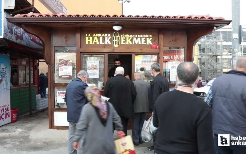 Vatandaş önünde kuyruk oluyor! Dışarıda 20 TL, Ankara Halk Ekmek 10 TL'den satıyor