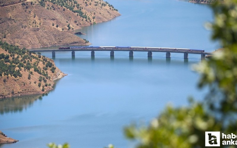 Ankara'dan yola çıkan Van Gölü Ekspresi, yolculara doğal güzellikler eşliğinde yolculuk deneyimi sunuyor