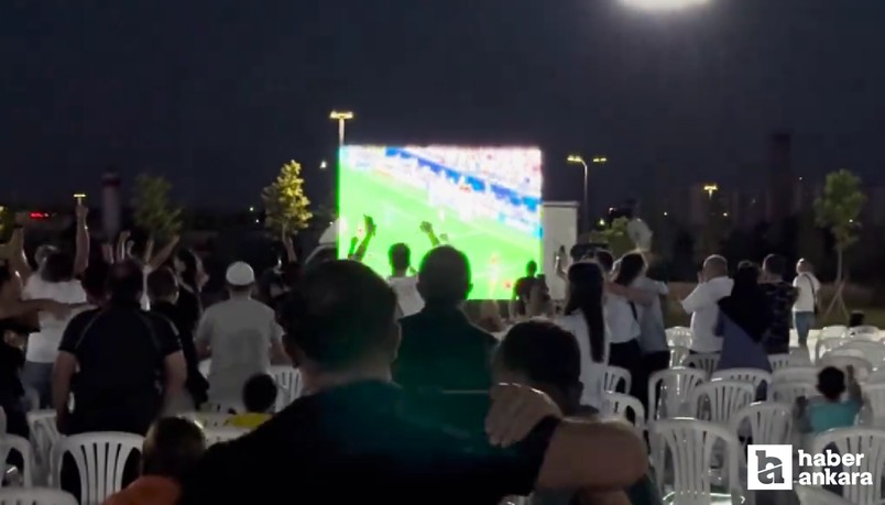 Sincan Belediyesi milli maç için Sincan Park'a dev ekran kurdu!