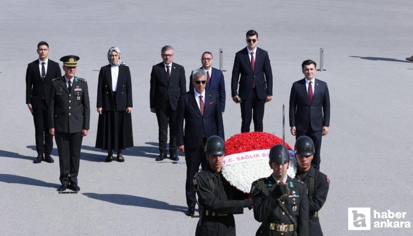 Sağlık Bakanı Memişoğlu Anıtkabir'i ziyaret etti
