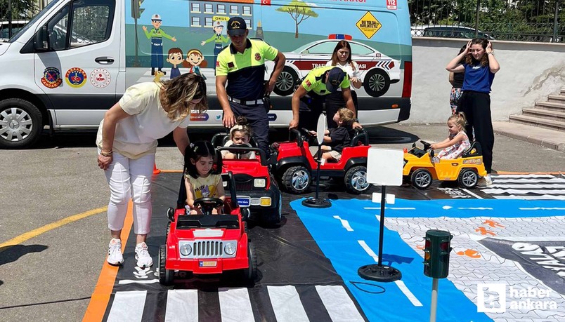 Yenimahalle Belediyesi çocuklara trafik kurallarını eğlenirken öğretmeye devam ediyor