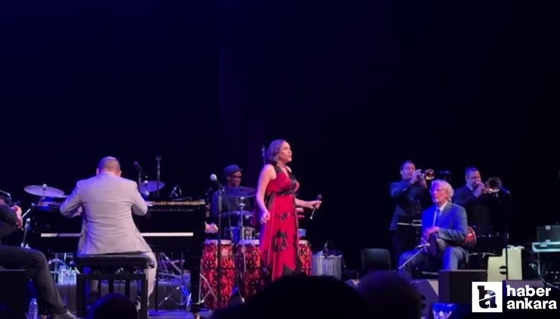 Pink Martini Türkiye'de! Hayranlarına Türkçe teşekkür etti!