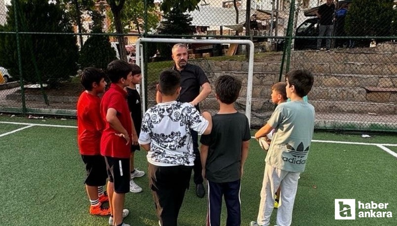 Pursaklar Belediye Başkanı Çetin çocuklara beraber futbol oynadı