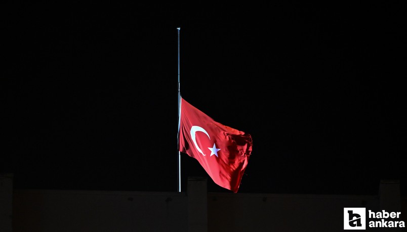 Ankara'da Milli yas sonrası bayraklar yarıya indirildi