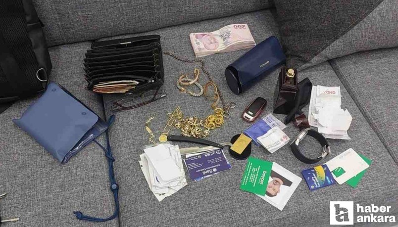 Çorum'da kamyoncu bulduğu altın ve döviz dolu çantayı sahibine teslim etti