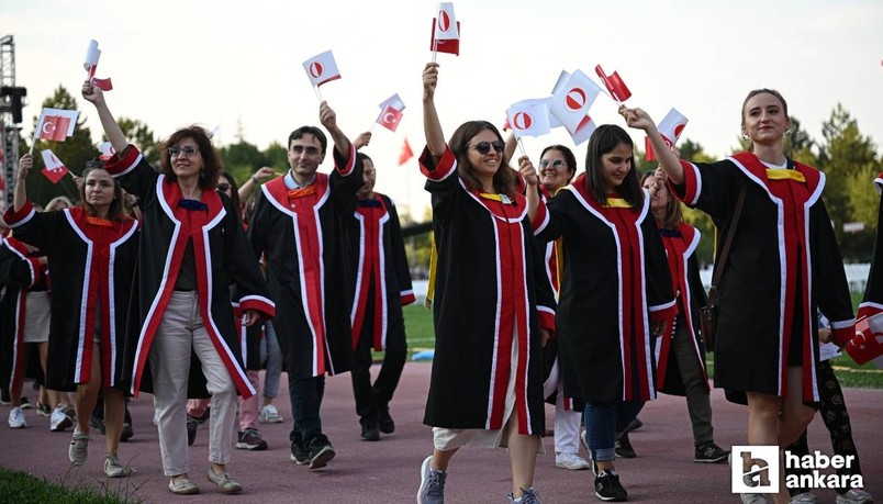 ODTÜ 2024 Mezuniyet töreninde binlerce öğrenci diplomasını aldı