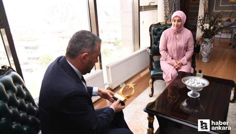 Pursaklar Belediyesi Hanım evlerinin ödüllü Kursiyeri Alptekin'den Başkan Çetin'e ziyaret