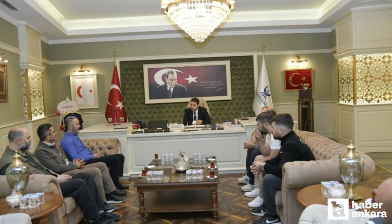 Kahramankazan Belediyesi'ne kırtasiyecilerden teşekkür ziyareti