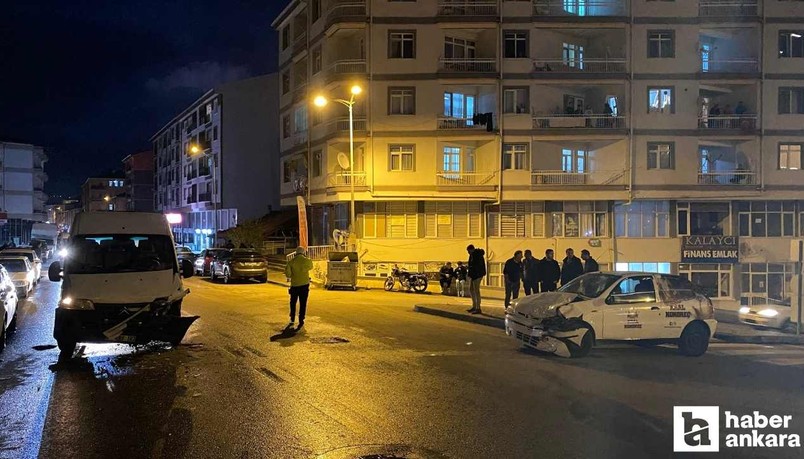 Çubuk'ta trafik kazası! Minibüs ile otomobil çarpıştı 1 kişi yaralandı