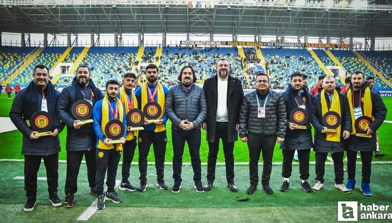 Ankaragücü'nden başarılı antrenör ve sporculara plaket