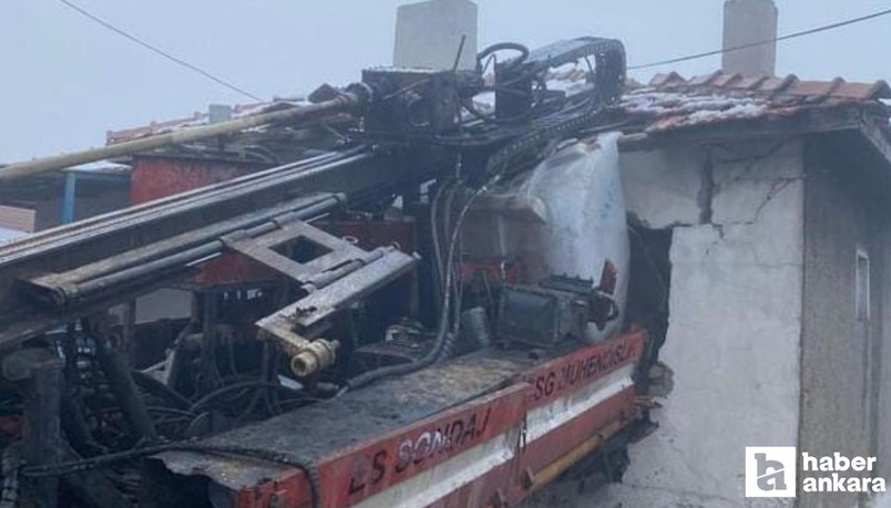 Ankara'da freni boşalan sondaj aracı eve çarparak durabildi