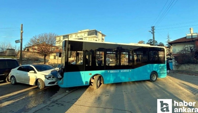 Kırıkkale'de halk otobüsü ve otomobil kafa kafaya çarpıştı