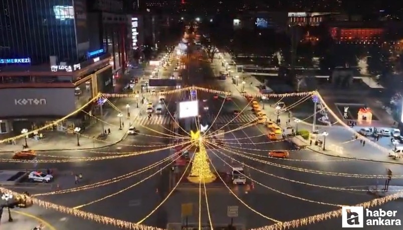 Ankara Büyükşehir Belediyesi Kızılay Meydanını yılbaşına özel süsledi
