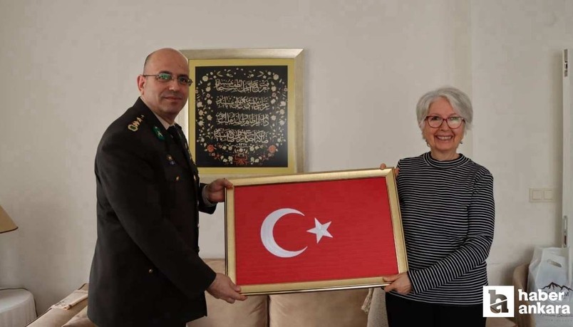 Emekli öğretmenin Mehmetçiklere hediyesi duygulandırdı