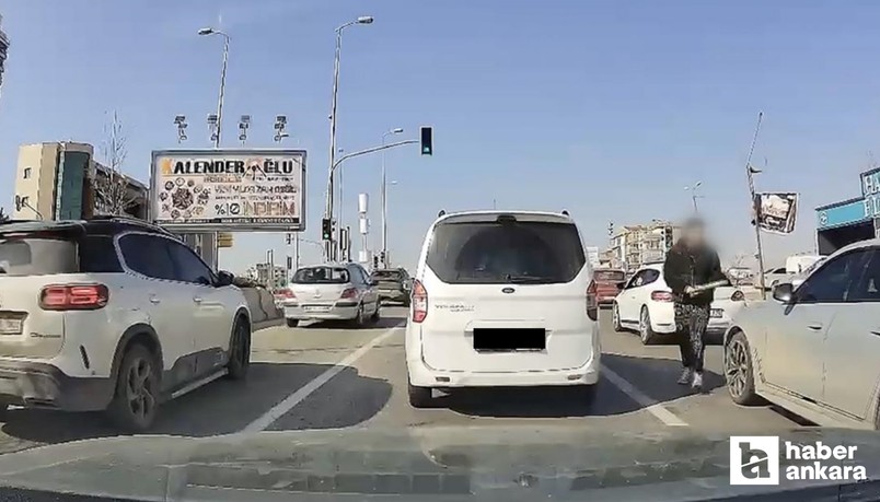 Ankara'da bir sürücü trafikte tartıştığı kişinin aracına beyzbol sopasıyla zarar verdi