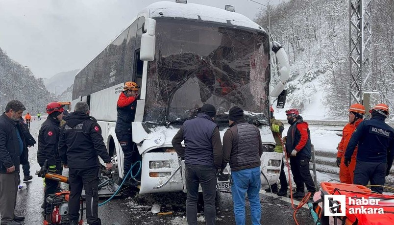 Bolu Dağı Tüneli mevkisi Ankara istikametinde yolcu otobüsü TIR'a çarptı