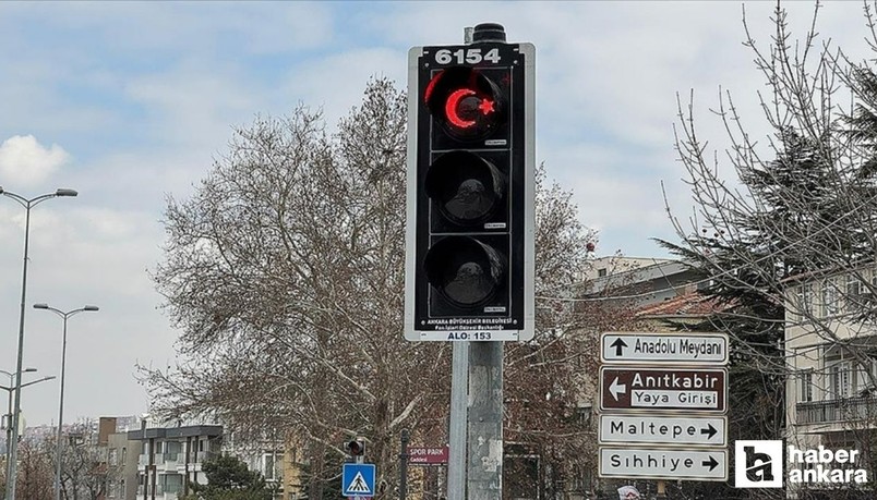 Anıtkabir' çevresinde görsel şölen: Trafik ışıklarına ay-yıldız görseli yansıtıldı
