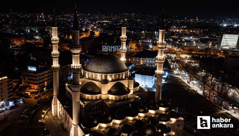 Başkent Ankara'daki camiler mahyalarla süsleniyor