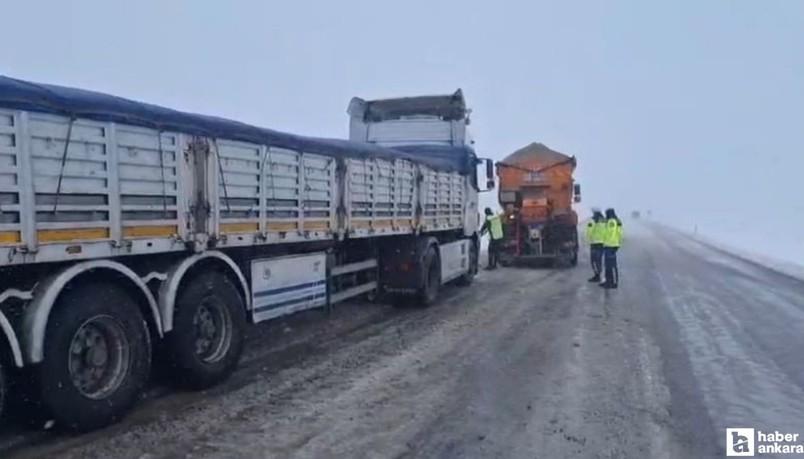Yozgat Boğazlıyan'da tır kara saplandı