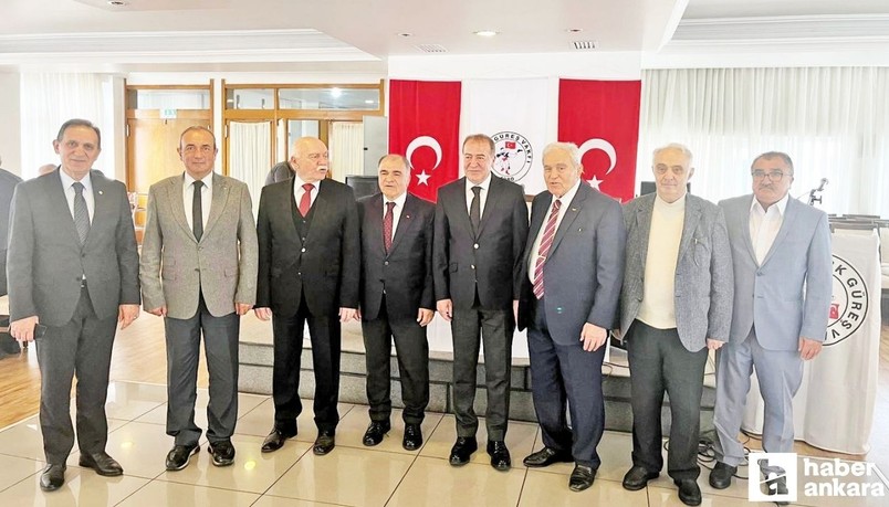Efsane isim Ahmet Ayık görevini gençlere bıraktı