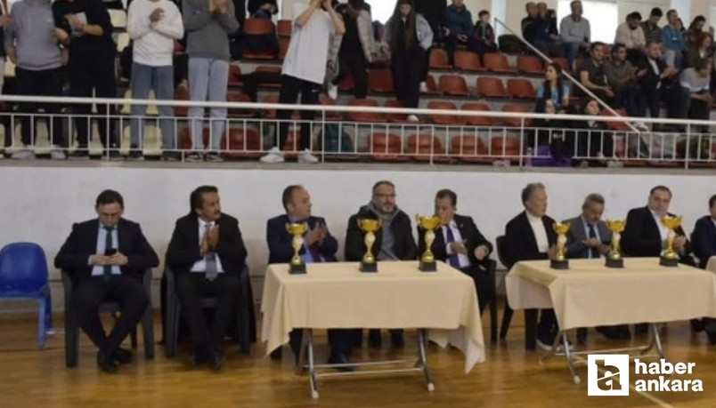 Nallıhan'da 19 Mayıs’a özel kurumlar arası voleybol turnuvası başladı