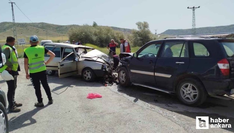 Yozgat'ta iki araç kafa kafaya çarpıştı: 1'i ağır 6 yaralı