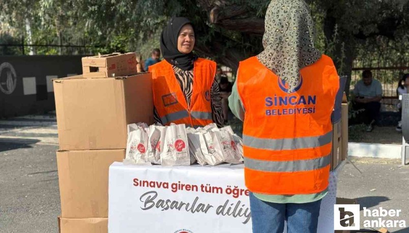 Sincan Belediyesi 52 okulda sınav öncesi simit ve meyve suyu ikramı yaptı
