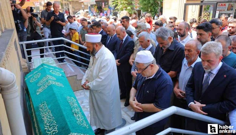 Ankara'daki bina yangınında vefat eden anne ve oğlu Kahramanmaraş'ta defnedildi