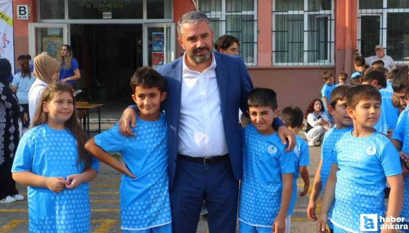 Pursaklar Belediyesi yaz spor okullarına katılan öğrencilere forma desteği verdi