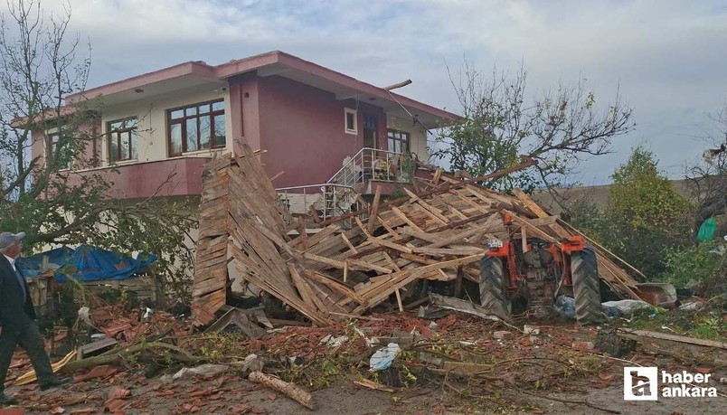 Beypazarı'nda hortum evlerin çatılarını uçurdu, ağaçları devirdi