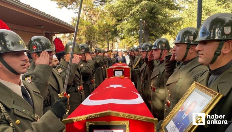 Kıdemli Başçavuş İnce ve Uzman Çavuş Dolapci, Cebeci Askeri Şehitliği'nde