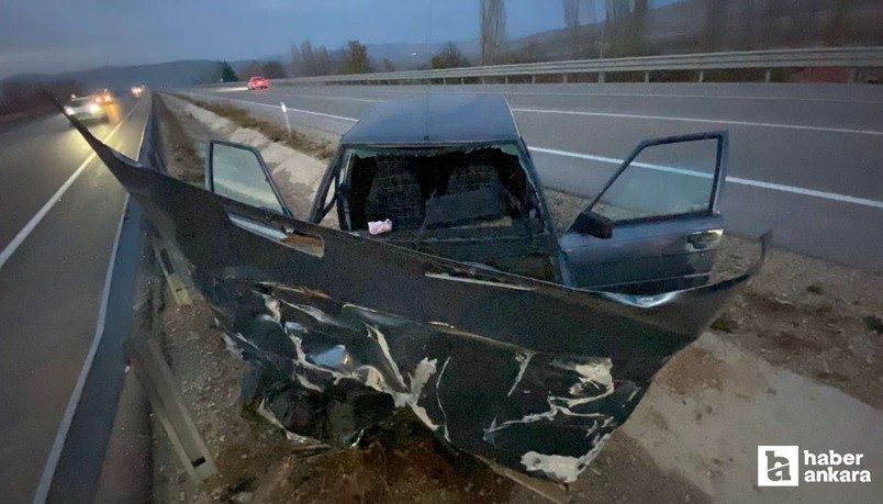 Çorum'da bariyerlere çarpan otomobilde 2 kişi yaralandı