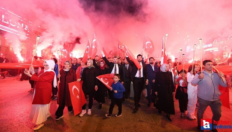 Pursaklar Belediyesi Cumhuriyetin 100. yaşında Fener Alayı yürüyüşü yaptı