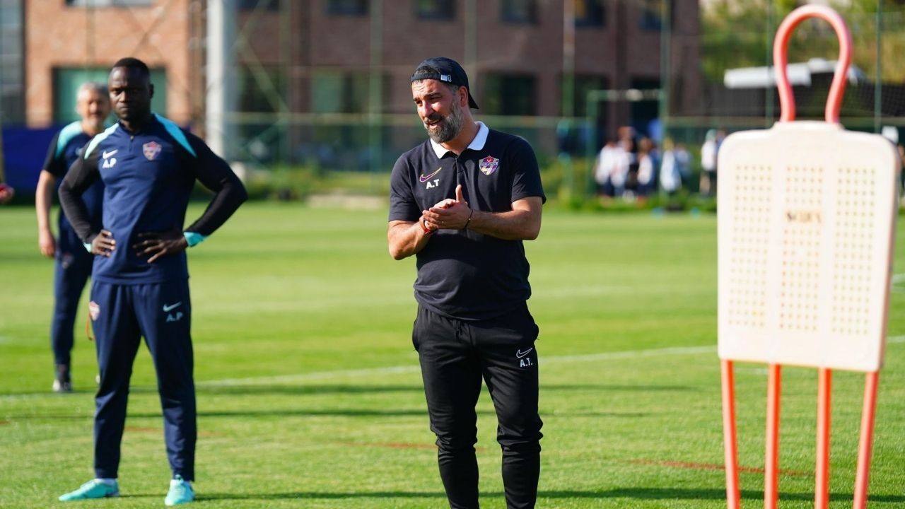 Arda Turan Eyüpspor'a veda etti - Resim: 1